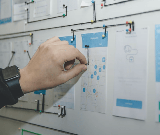 A maioria das startups não falha por falta de ideia.